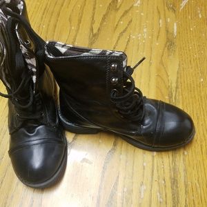 Girls black boots